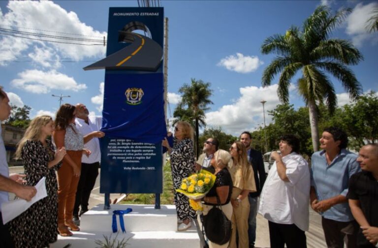 Neto presta homenagem a Sérgio Loureiro