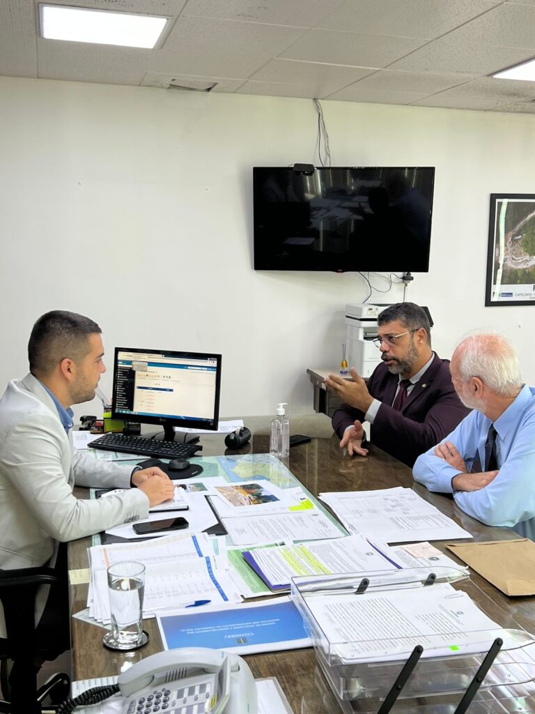 Jari se reúne com diretoria do DER para buscar medida emergencial para liberar tráfego na RJ-153