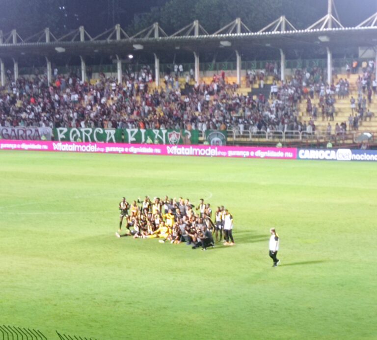 Voltaço perde a chance de garantir classificação para as finais do Carioca. Vitória sobre o Flu por 2 a 1 poderia ter sido maior