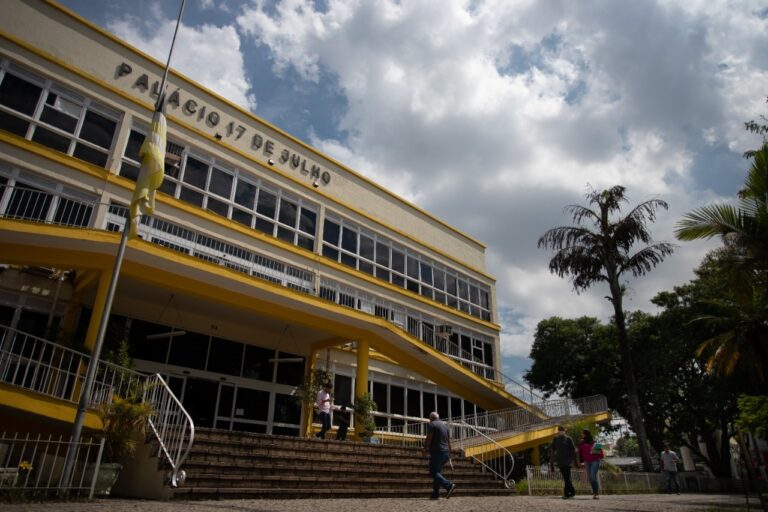Prefeitura de Volta Redonda antecipa metade do 13º salário para sexta, dia 9
