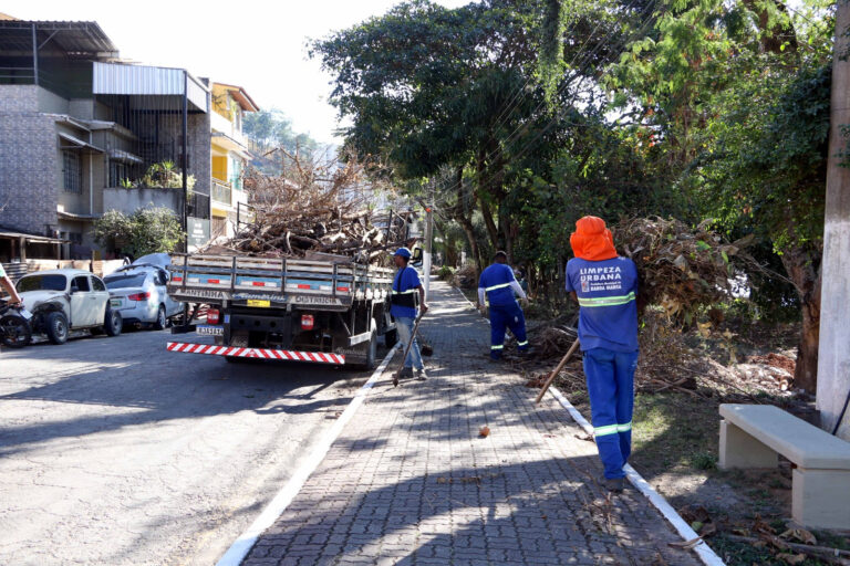 BM realiza limpeza de margens do Rio Paraíba