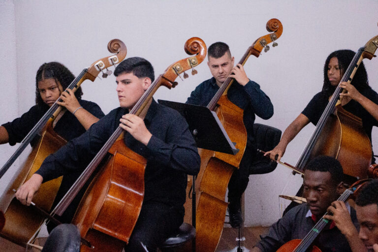 Orquestra Sinfônica Jovem de Barra Mansa apresenta série Jovens Solistas