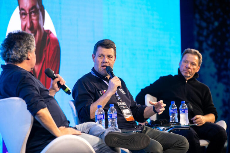 Turismo do Estado do RJ se destaca no Rio Innovation Week com painéis e ativações sobre inovação e experiências turísticas