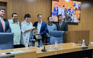 Neto, Faria, Munir e Renan participam de homenagem ao jornalista Rafael Paiva na Câmara de Resende