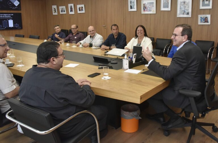Munir consegue liberação para taxistas de Volta Redonda usarem faixa seletiva da Avenida Brasil