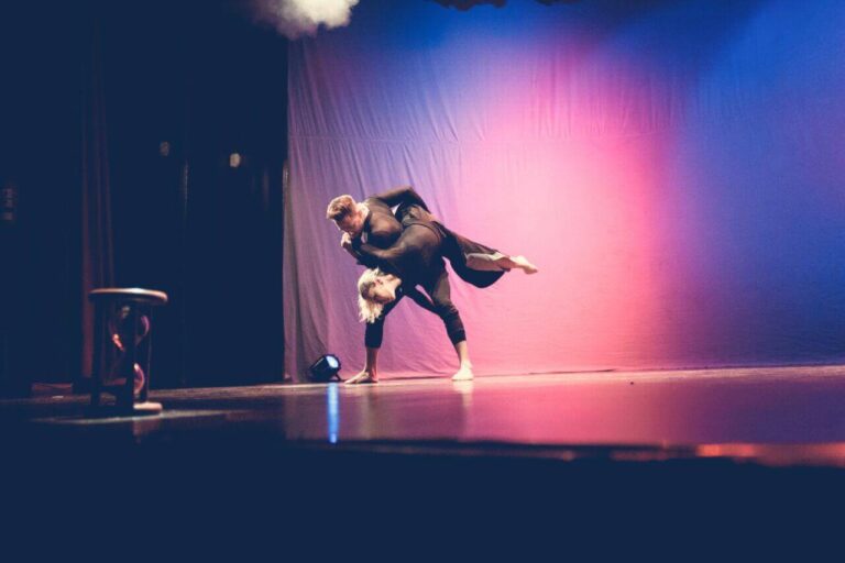 Hoje, sábado, 18, das 9 às 11 horas, a Associação Artemagia realiza na República do Movimento, em Volta Redonda