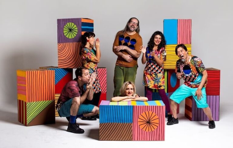 Reconhecidos por sua linguagem singular de percussão e música corporal