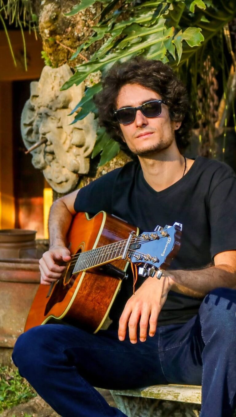 Julio Aroeira & The Time Travelers convidam o público para uma experiência única e nostálgica em seu novo projeto ‘Ecos dos Anos 60’
