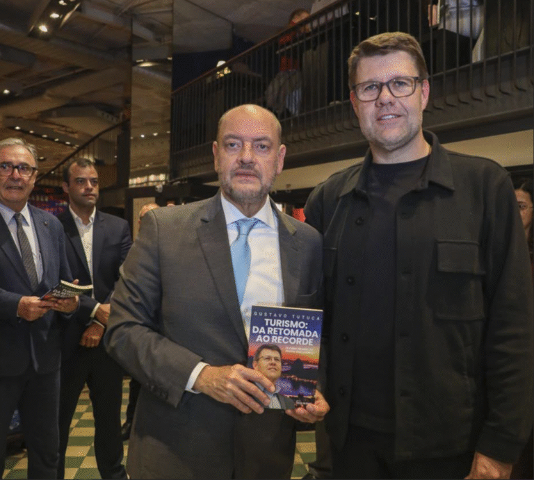 Lançamento do livro de Tutuca tem presença de Castro e Couto